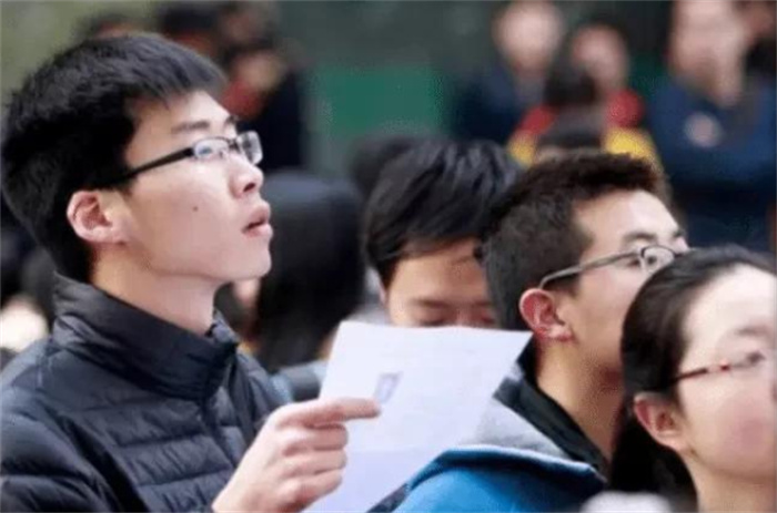 重点大学女生自称后悔 大学毕业不如高中生（毕业工作）