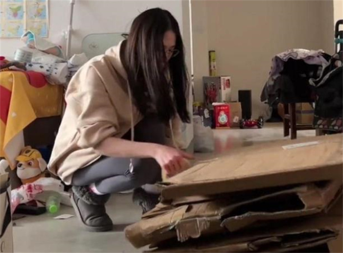 河南大学生收破烂儿 也能月入上万（学历枷锁）
