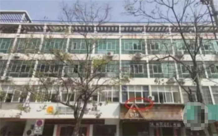 21岁女孩被原配殴打 拍视频后居然坠亡（遭遇渣男）