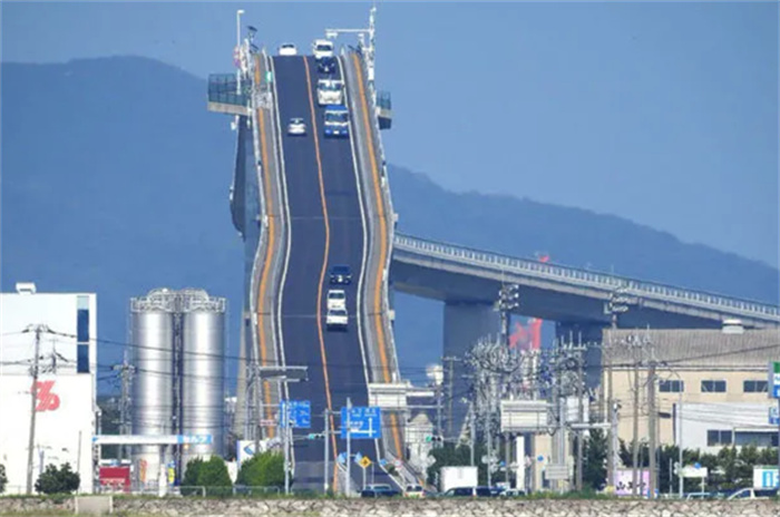 世界上最独特的大桥 日本的江岛大桥(坡度为6.1%)