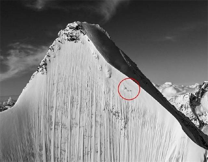 世界上最惊险的滑雪运动 从13000英尺山峰滑下(叶尔明-海兹)