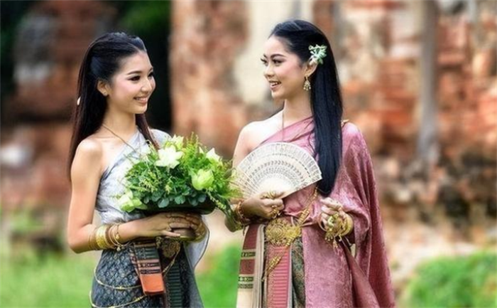 泰国女导游白天给你指引风景 晚上还有特殊服务（泰国导游）