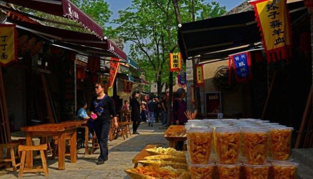 一碗卖50块钱的面 居然摧毁了一整个景区（宰客行为）