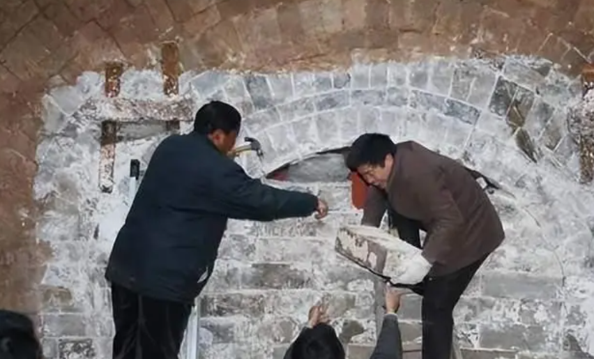 湖北发现神秘大墓 居然让考古专家半路逃跑（诡异古墓）