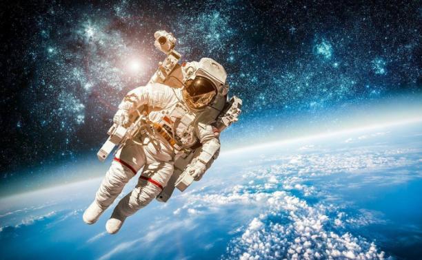 每一个宇航员都会配一把手枪难道是让他们防止外星人？