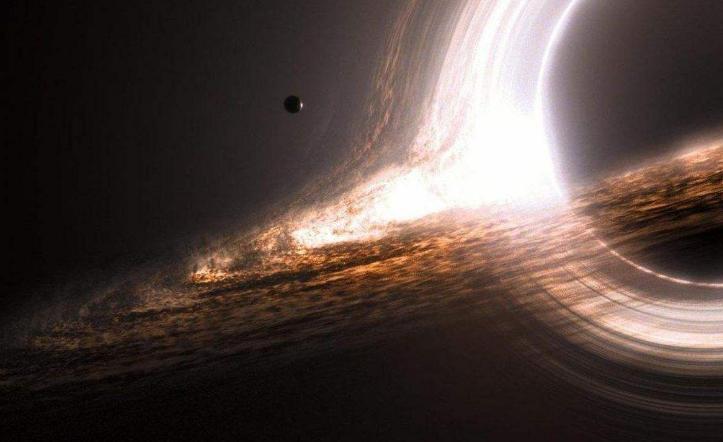 宇航员在去到太空之后要带一把手枪？难道是要防着外星人？