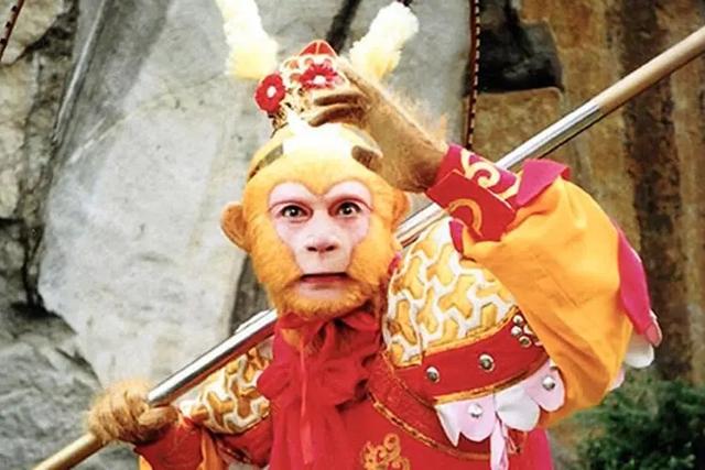 孙悟空的金箍棒藏在耳朵里，猪八戒的九齿钉耙藏在哪？