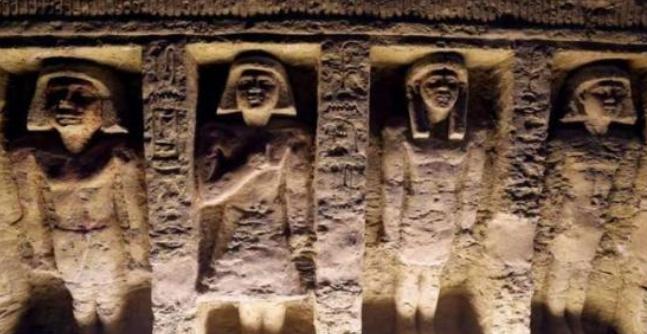 一个神秘古墓当中出现的飞行器，居然出现在4000年前