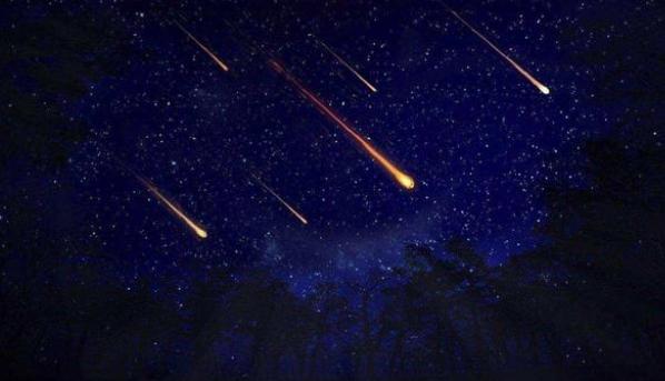 新疆拍到多个神秘发光体，会不会是外星飞船（外星飞船）