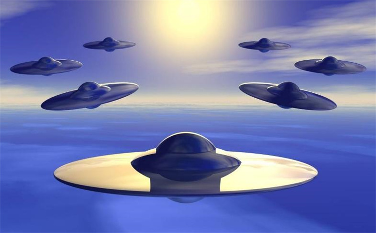 体育场上空发现UFO，上万人同时目击（目击UFO）