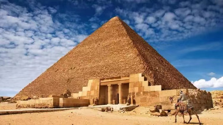 金字塔的建造之谜，难道真的是外星文明建造的？（离奇的修建者）