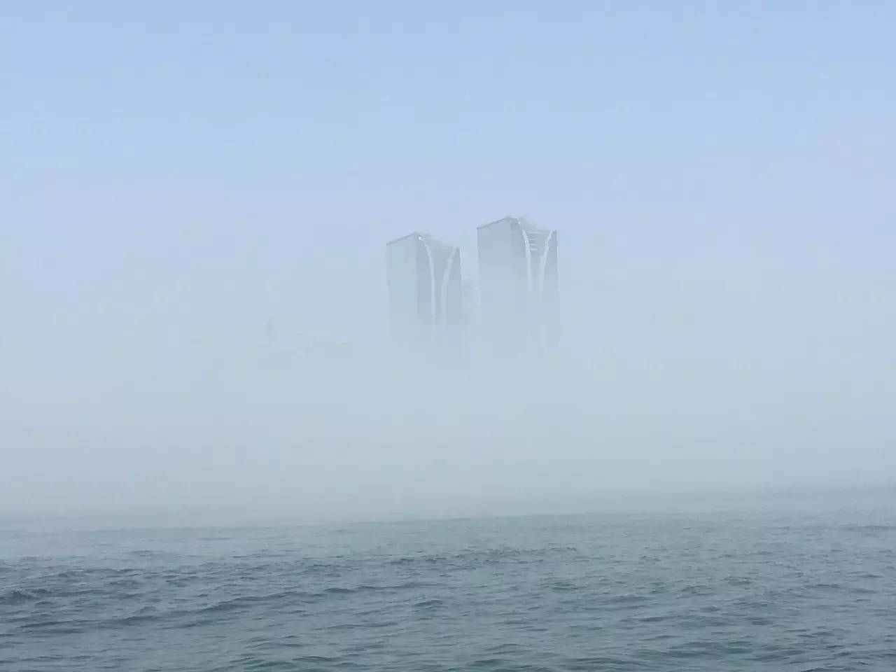 为什么海市蜃楼中会出现古代建筑物，难不成是平行时空