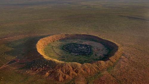 有UFO击碎陨石？难道是外星人在保护地球（地外陨石）