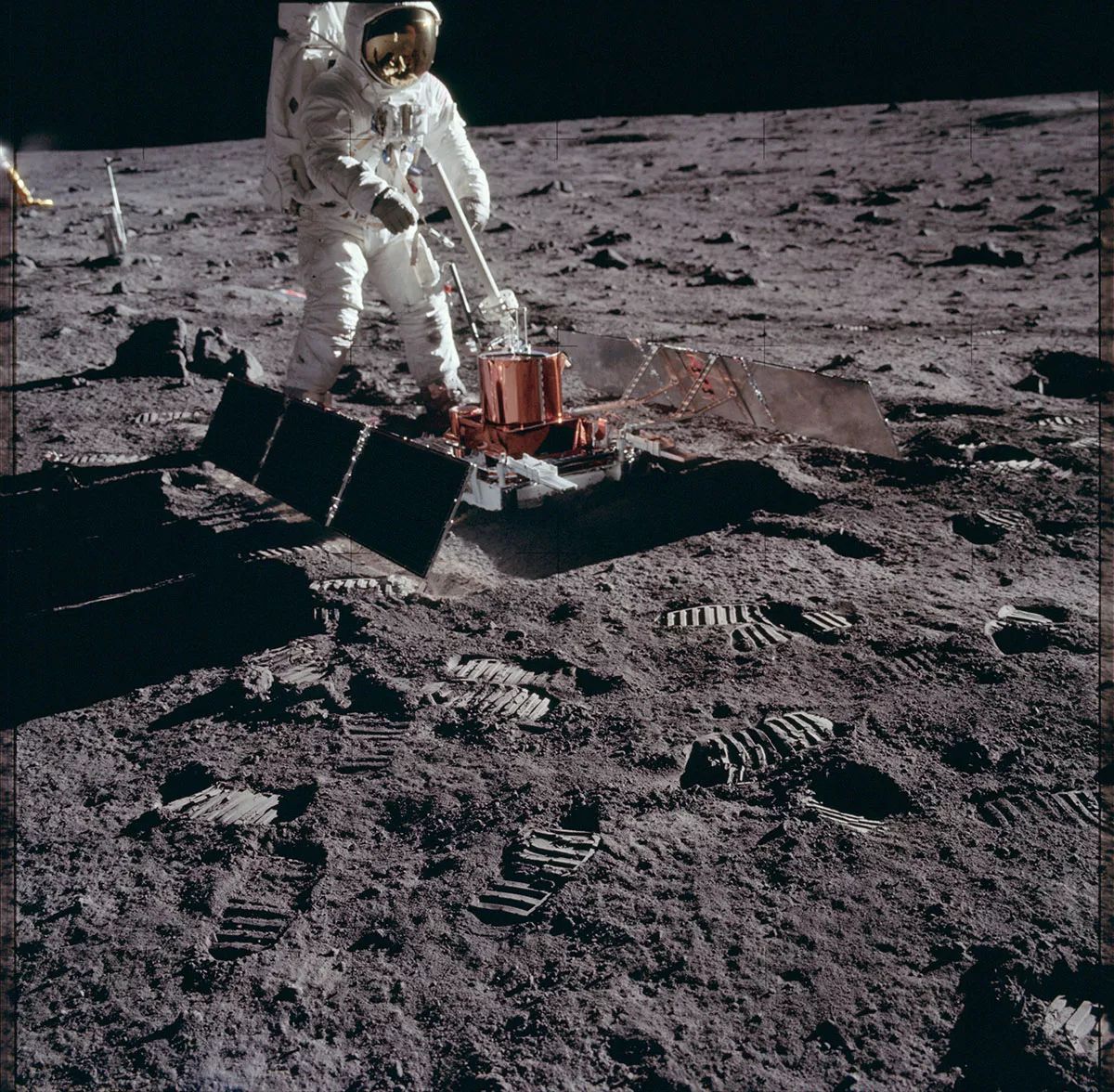 神秘的月球背面，难道真的是有外星人的基地？（月球背面）