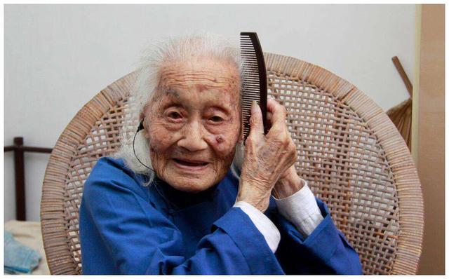 走路快更长寿，还是走路慢的人？二者或相差15年寿命？