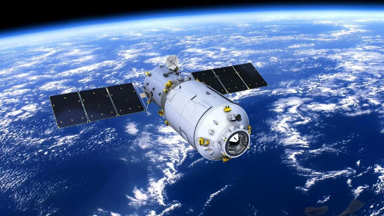 中国空间站全景相机拍到异常图像，显示两个球体（镜头反光）