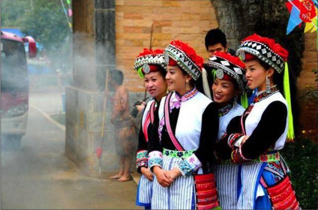 特殊的民族文化，云南彝族让未成年男女共处一室同床共枕？