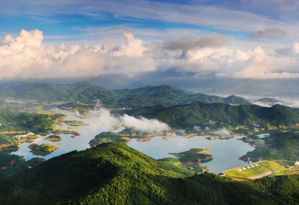 十万大山，中国最神秘的地方之一，至今罕有人深入