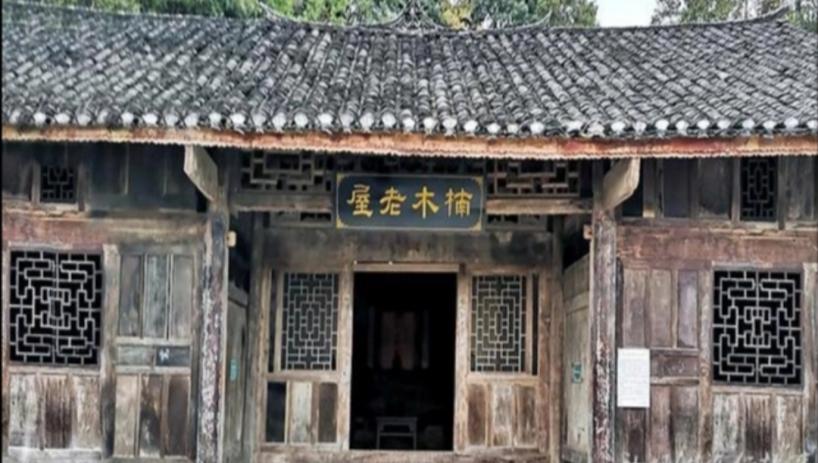 湖北某大爷房子拆迁，竟发现房子是金丝楠木建成，价值八亿！