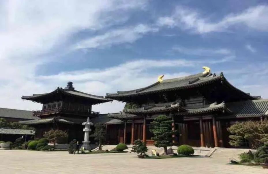峨眉山舍身涯涯顶陡峭，跳崖事件频发是何缘故！（舍身崖跳崖）