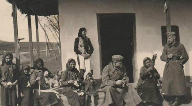苏联士兵和日本女人生了71个孩子（后被遣返回国）