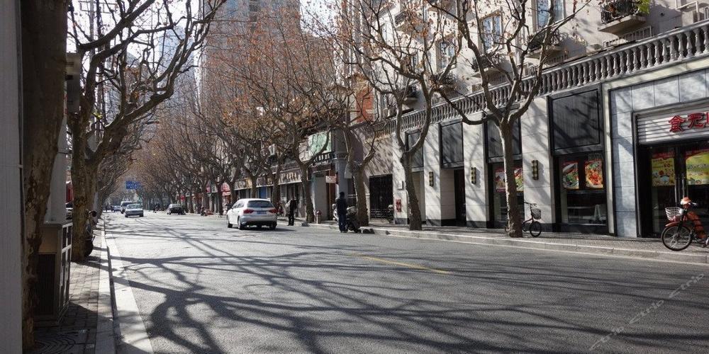 上海公路莫名起火，警方至今未查明原因（无故起火）