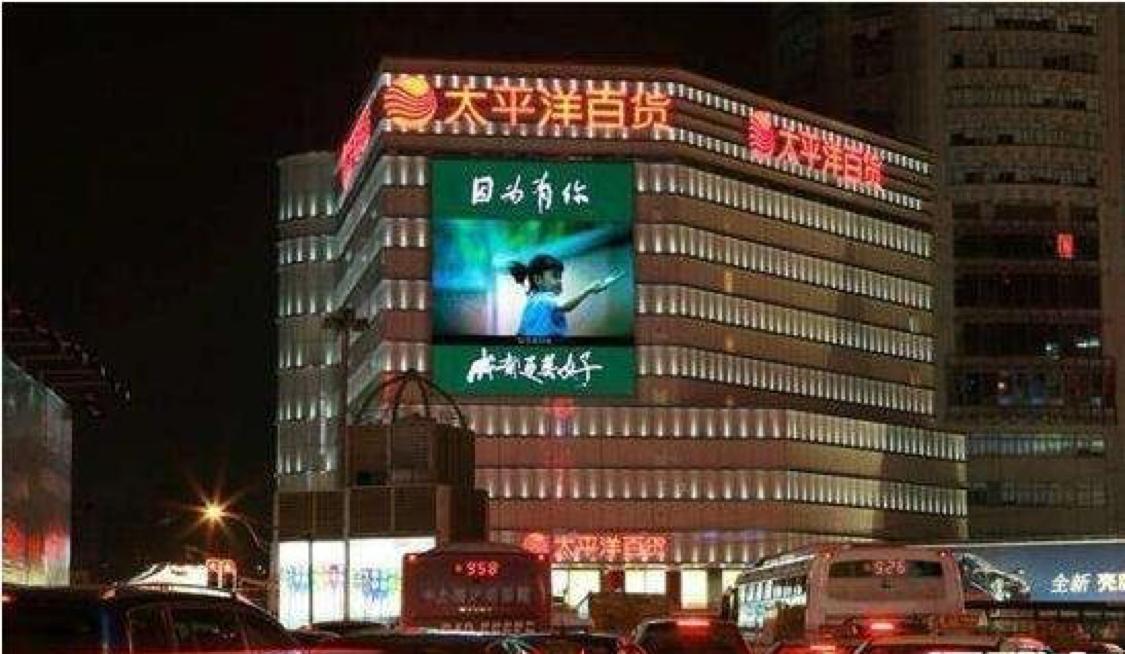 被充满怨气的婴儿统治的百货大厦：小女孩玩具头被折断