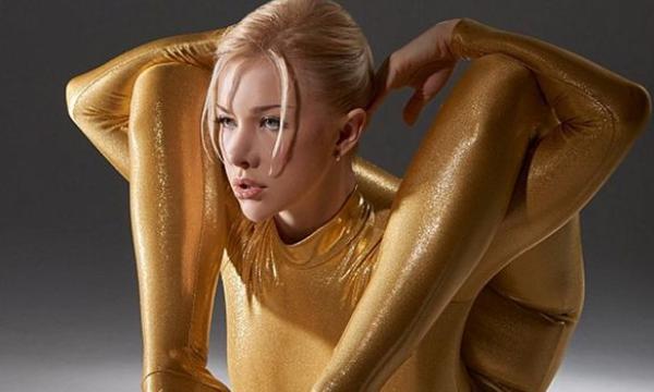 世界上最柔软的女人：可以把自己折叠成90度（奇人异士）