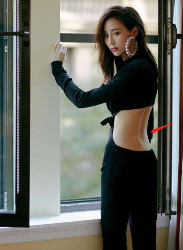 女性都梦寐以求，拥有圣涡就是美女的身材（圣涡是美女的标志）