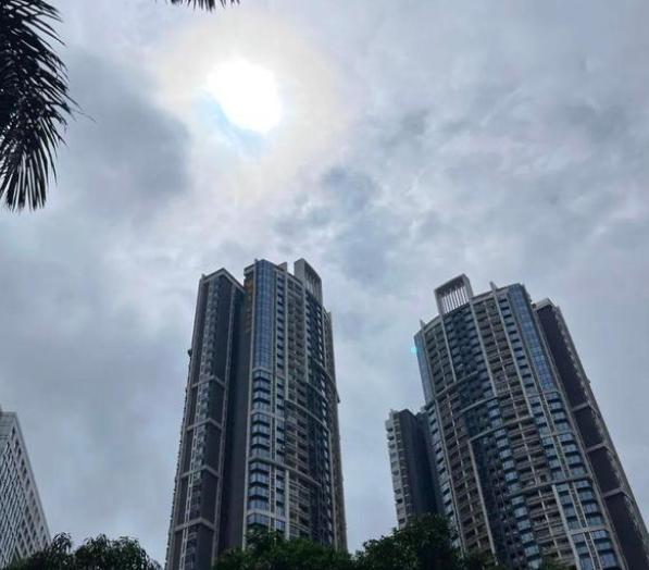广东暴雨完美躲开广州，苦等2天不下雨，天气预报怎么如此不准？