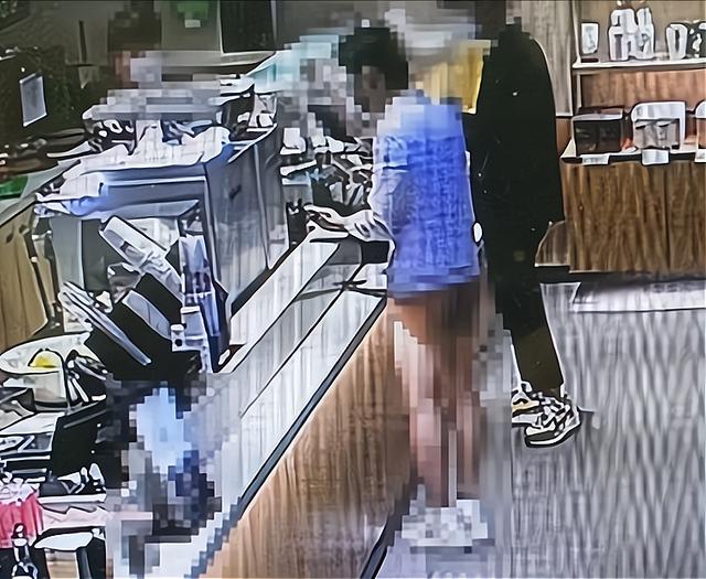 韩国男子穿丁字裤出门被罚款，为啥男生就不能穿（不美观）