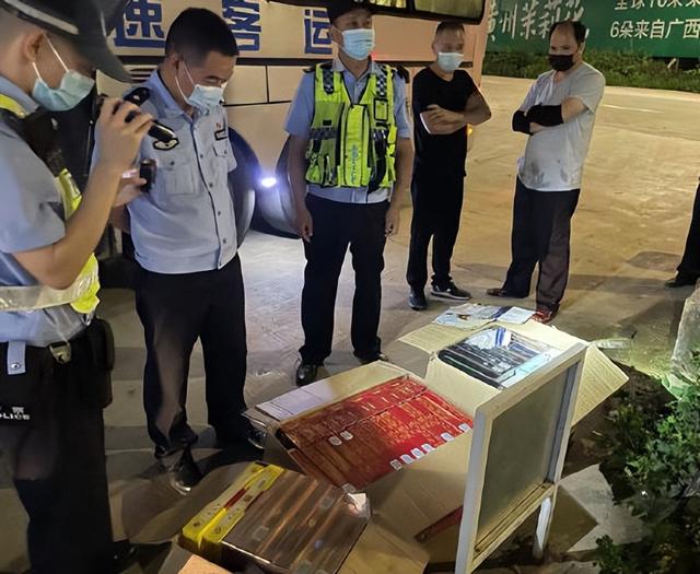 广西客车装有近百条剧毒蛇，真的不怕出事吗（跨越法律）