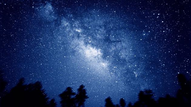 超新星爆发全过程，居然是因为黑洞破坏星核(不知为何)