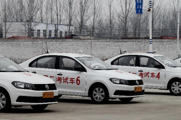学驾照的收费标准是多少？学驾照学费多少钱（城市不同差异很大）