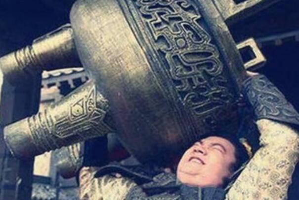 赢荡举鼎而亡是不是真的？是真的（大鼎脱手砸断胫骨）
