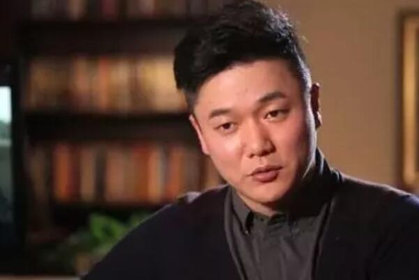 肖央的妻子是谁？网传是李桃（本人未回应）