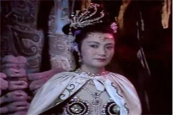 白骨精前世遭遇了什么?被秃鹰啄食身体(只因长太美)