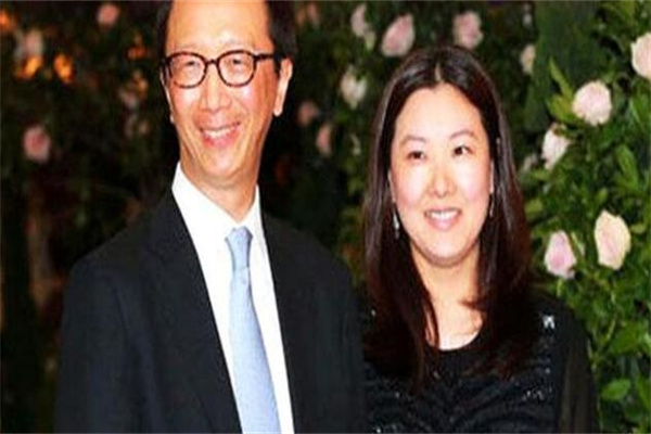 伏明霞什么时候离的婚?没有离婚(不可听信谣言)