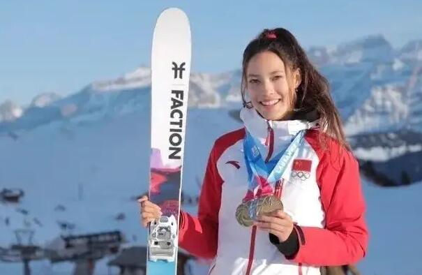 谷爱凌个人资料国籍？自由式滑雪运动员（已经加入中国国籍）