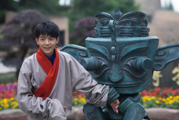 理塘丁真个人简历：丁真为什么这么火（淳朴的甜野男孩）