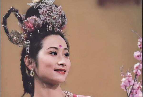 杏仙：小说西游记中人物(本是妖精/本相为杏树)