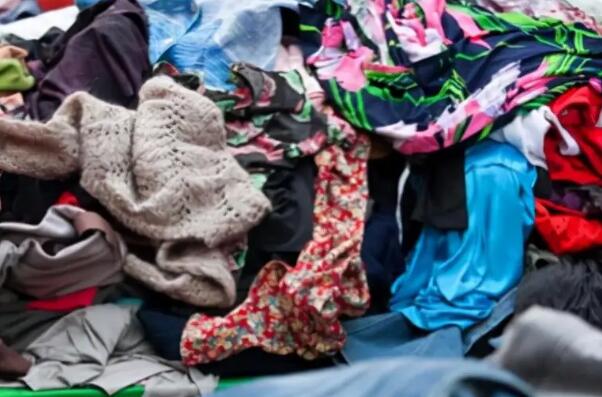 回收旧衣服一年赚200万：真的可以(需要机遇和好的销路)
