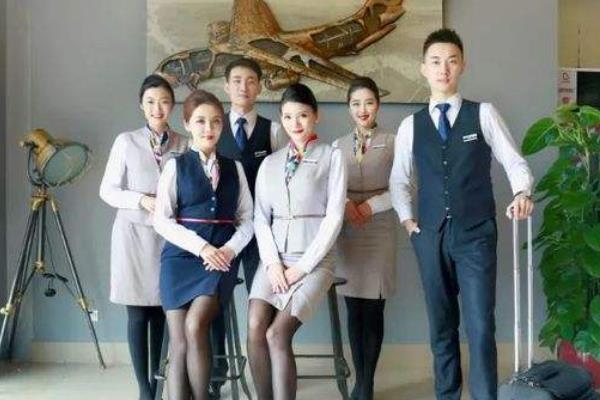 机长与乘务长的区别:一个是空姐组长/一个是全机管理者