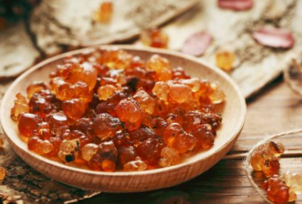 桃胶的禁忌：孕妇、消化功能弱不宜食用(活血营养过剩)