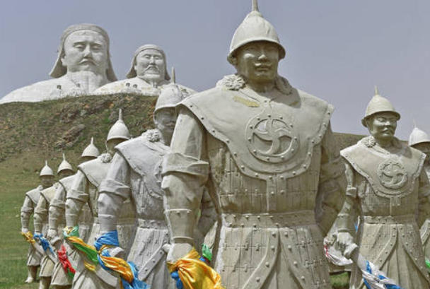 忽必烈与成吉思汗的关系：祖孙(少数民族王朝建立者)