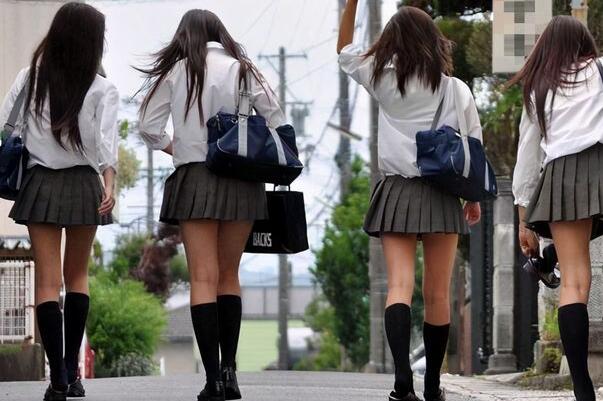 JK制服是什么意思：一种着装风格(女子高中生制服)