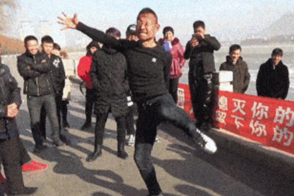 社交牛逼症是什么意思：放飞自我社交行为(社交不胆怯)