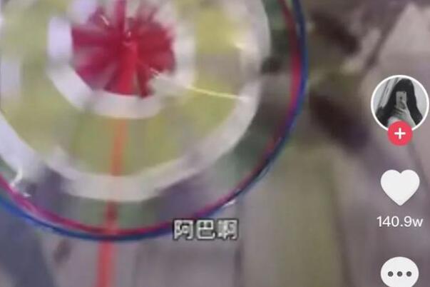 夹子音是什么意思：夹嗓子说话(出自抖音@三十七度八)