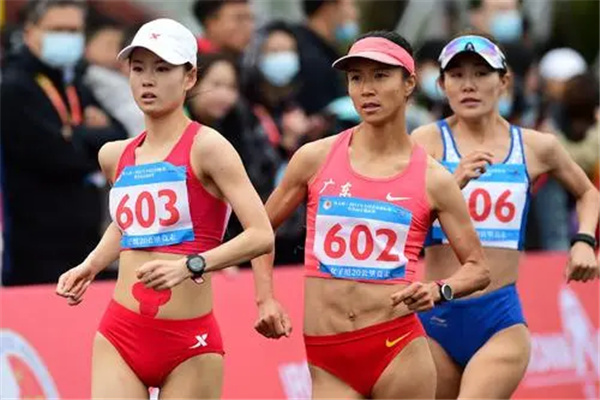女子20公里竞走世界纪录：1小时23分49秒（由杨家玉打破）