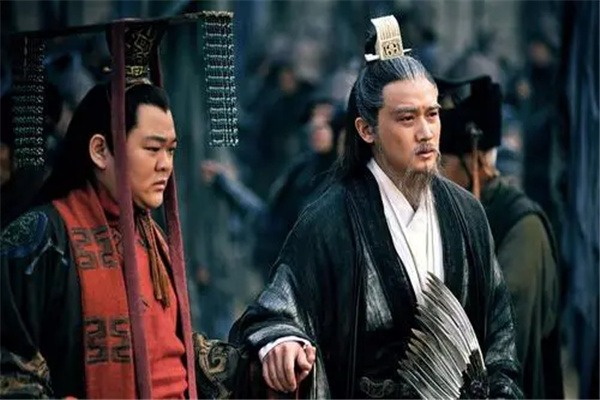 鞠躬尽瘁的主人公是谁：诸葛亮（诸葛亮的伟人功绩）